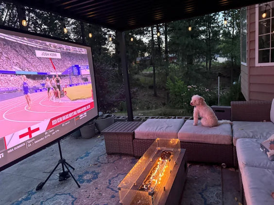 XGIMI Elfin Flip 4K Review: Bedroom Setup, Outdoor Movies & Gaming